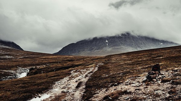 Welche Herausforderungen gibt es im nachhaltigen Tourismus?